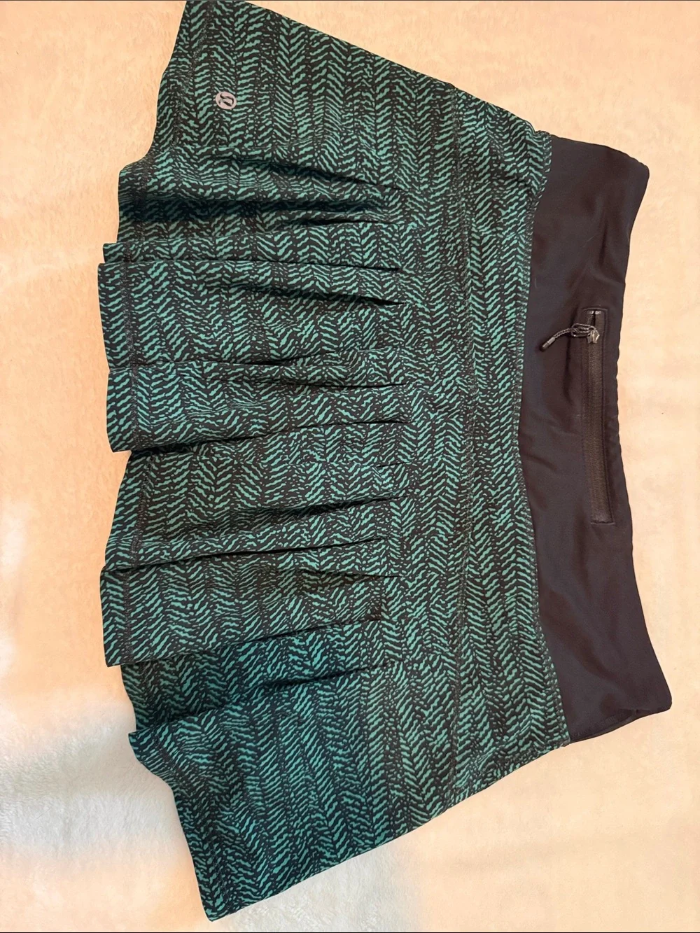 lululemon athletica Black Waistband with Teal Patterned Skort. Size 6